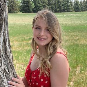 Meet your Posher, Ella